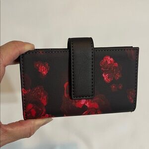 Nova RFID-Blocking Card/ID Case from Simply Vera Vera Wang-red floral/black NWOT